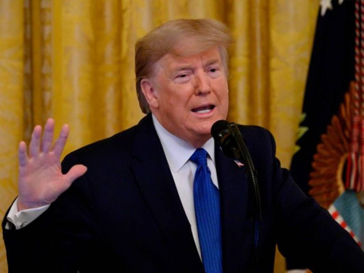 Trump ironiza sobre el 'desastre' de las primarias demócratas en Iowa