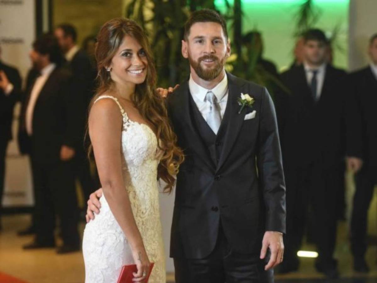 Messi y Antonella se tatúan la fecha de su boda en el dedo anular