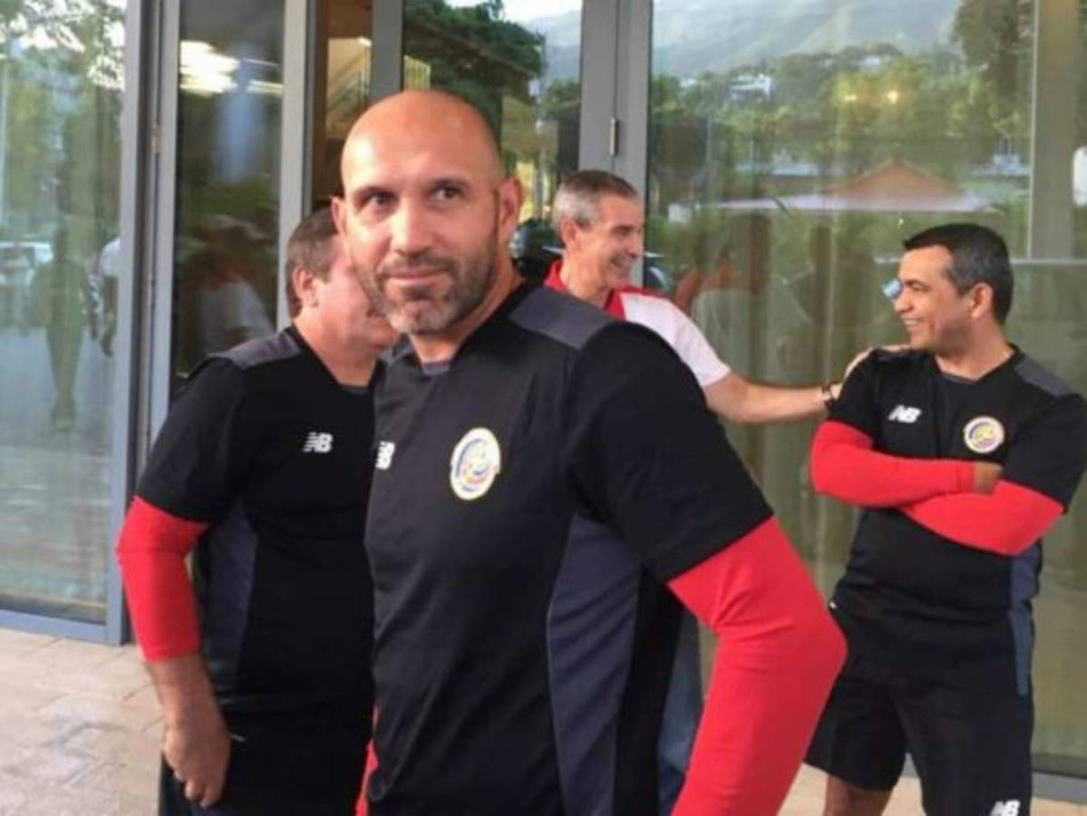 'Memo Ochoa no tiene ni con qué limpiarle los zapatos a Keylor Navas': Asistente Técnico de Costa Rica