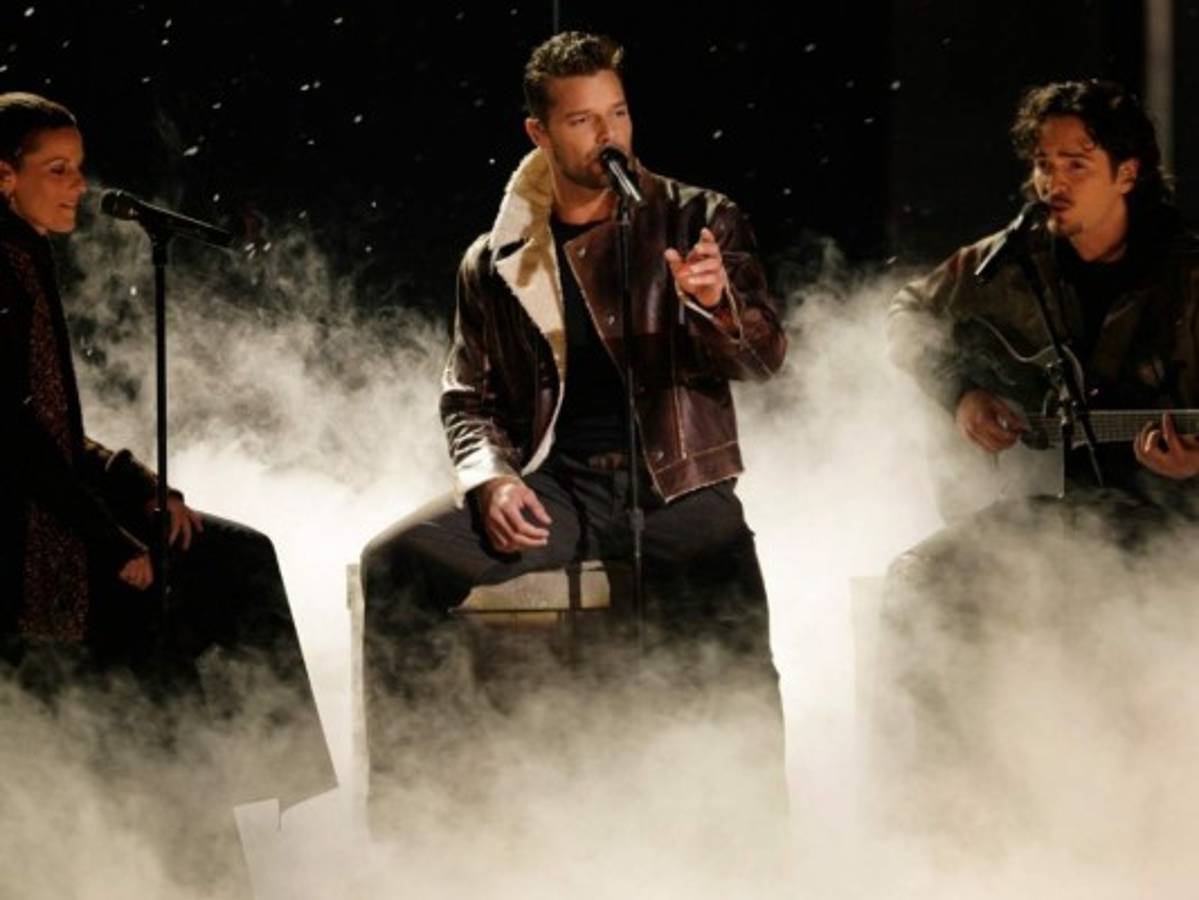 Martin llega al Latin Grammy con nuevo bebé y nueva música  