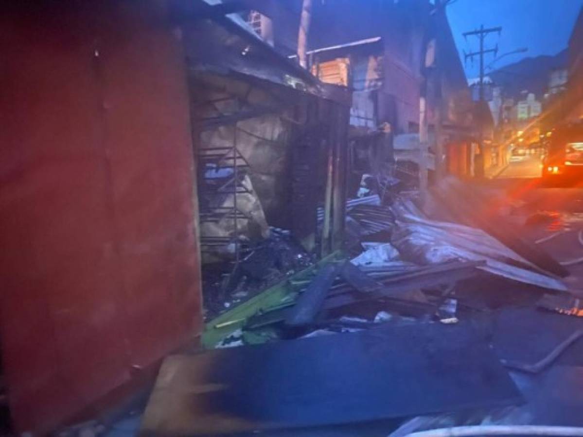 Incendio consume 12 puestos en mercado 'La Línea' de San Pedro Sula  