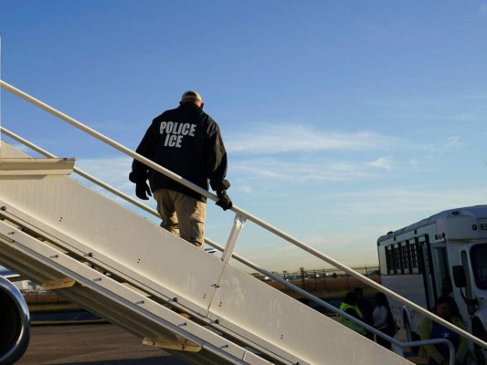 Este domingo iniciarán redadas contra migrantes indocumentados en EE UU, según New York Times