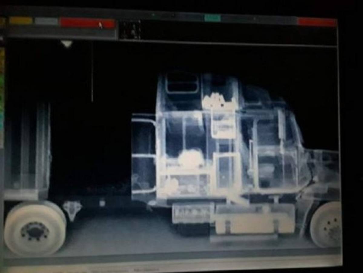 En los rayos gamma se observa el falso fondo en la cabina del vehículo de carga pesada.
