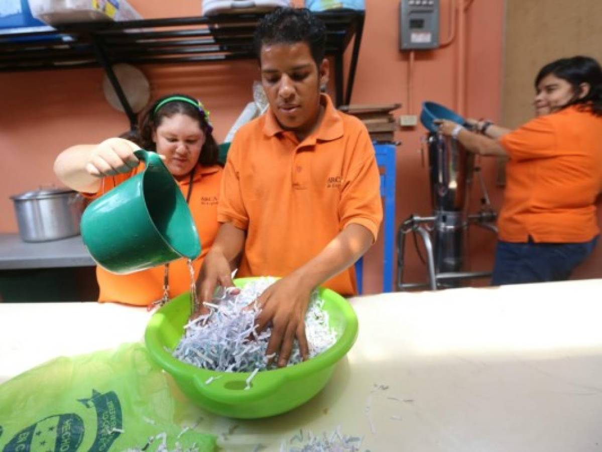 VIDEO: Reciclando, jóvenes vencen a diario la exclusión y obtienen ingreso