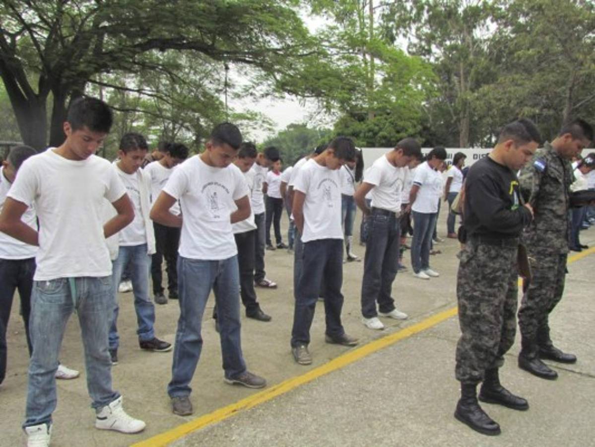 Niños se convierten en guardianes de la patria
