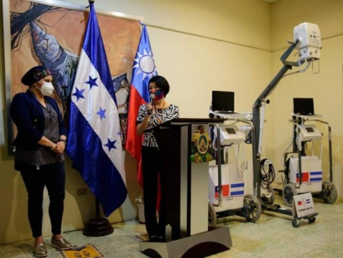 Taiwán dona equipo de rayos X al Hospital General San Felipe