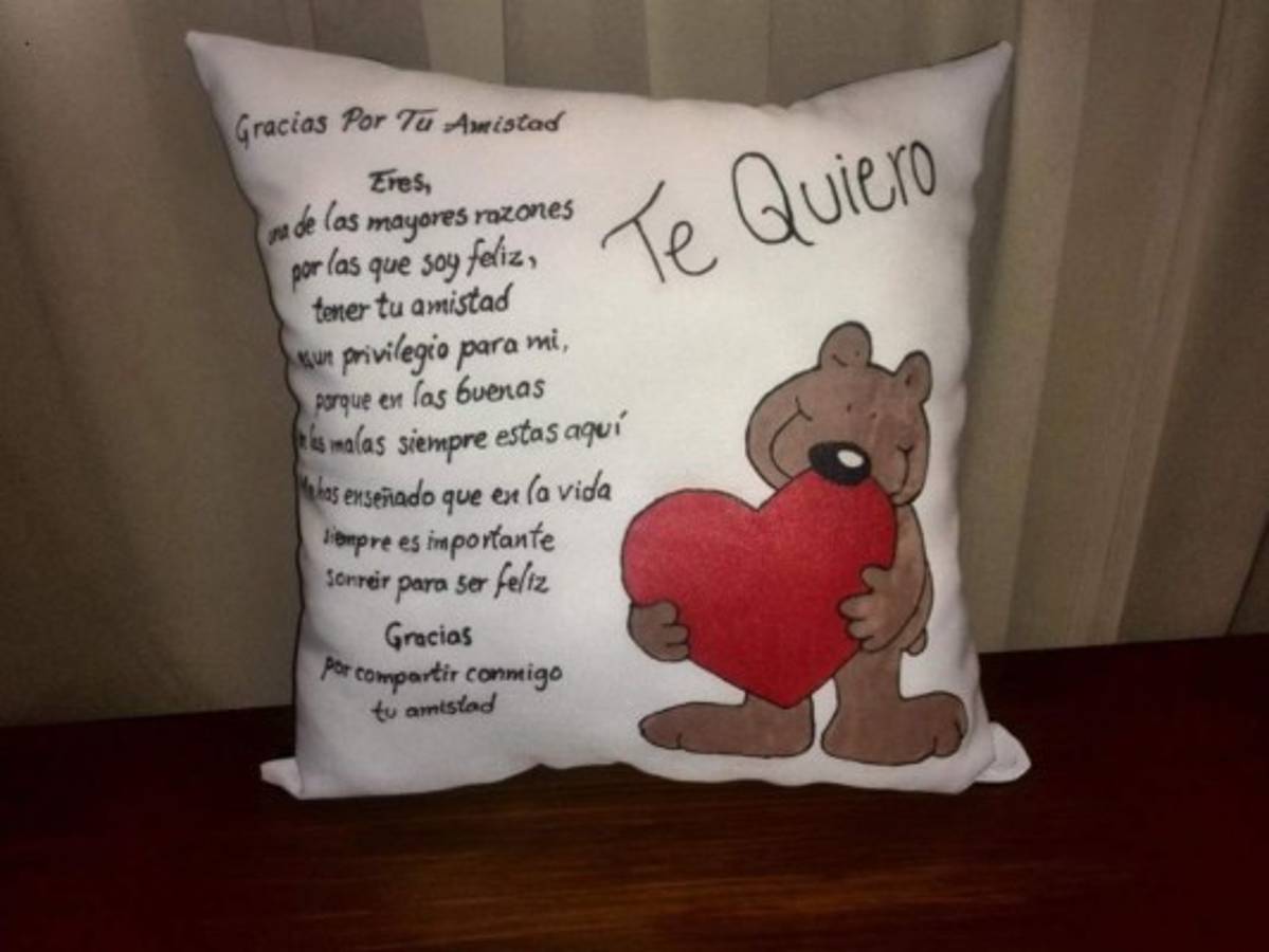 Alejandra Ramos, la futura doctora que le da vida a cómodos y vistosos cojines