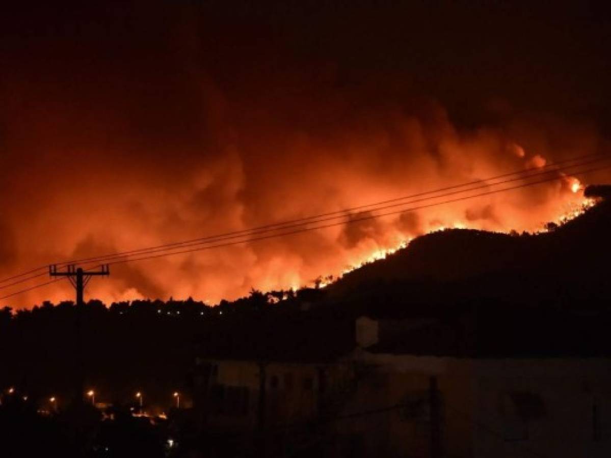 'Un momento muy triste': El fuego continúa arrasando Grecia