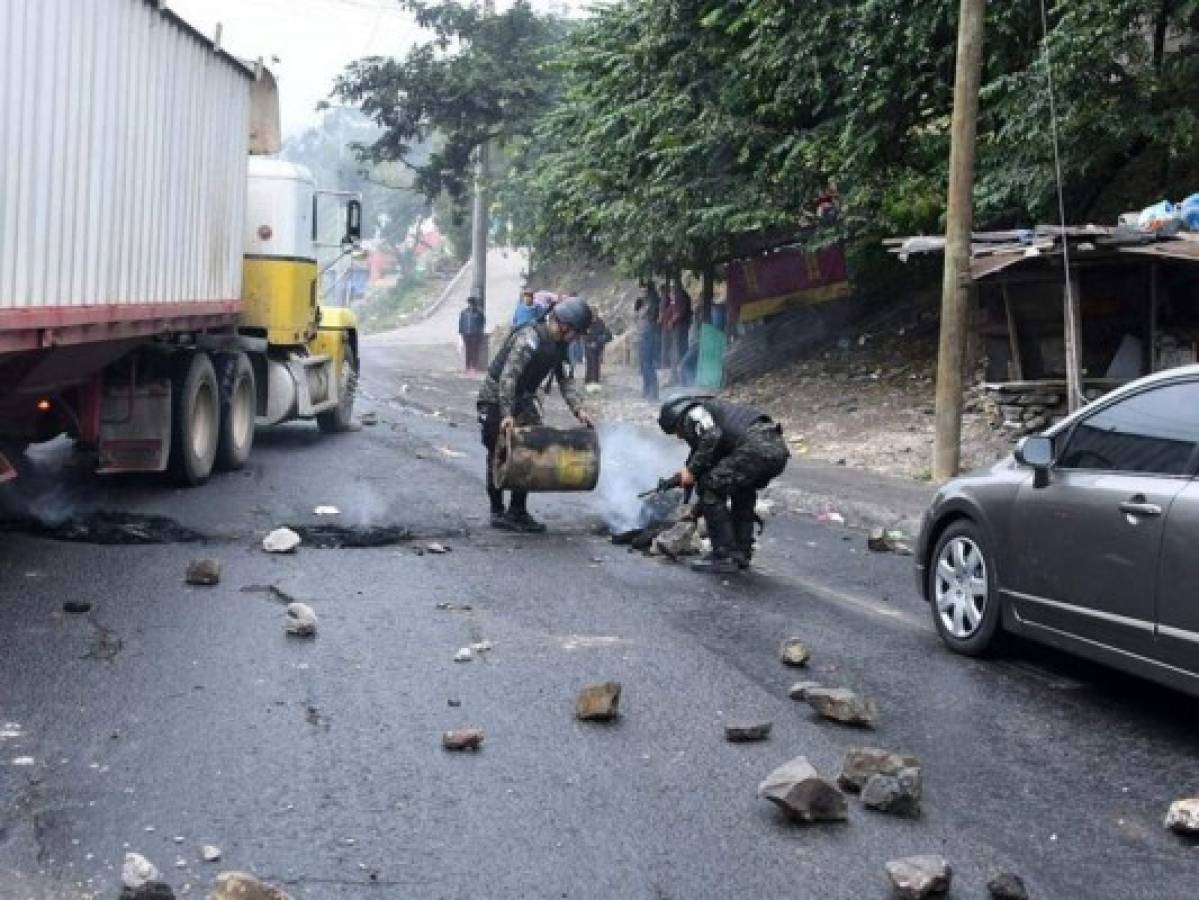 Autoridades desalojan pacíficamente a manifestantes que intentaron bloquear ejes carreteros en Honduras