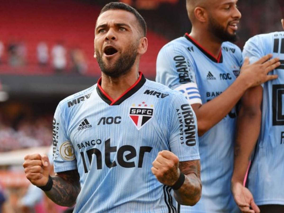 Dani Alves debuta con gol en su estreno con el Sao Paulo