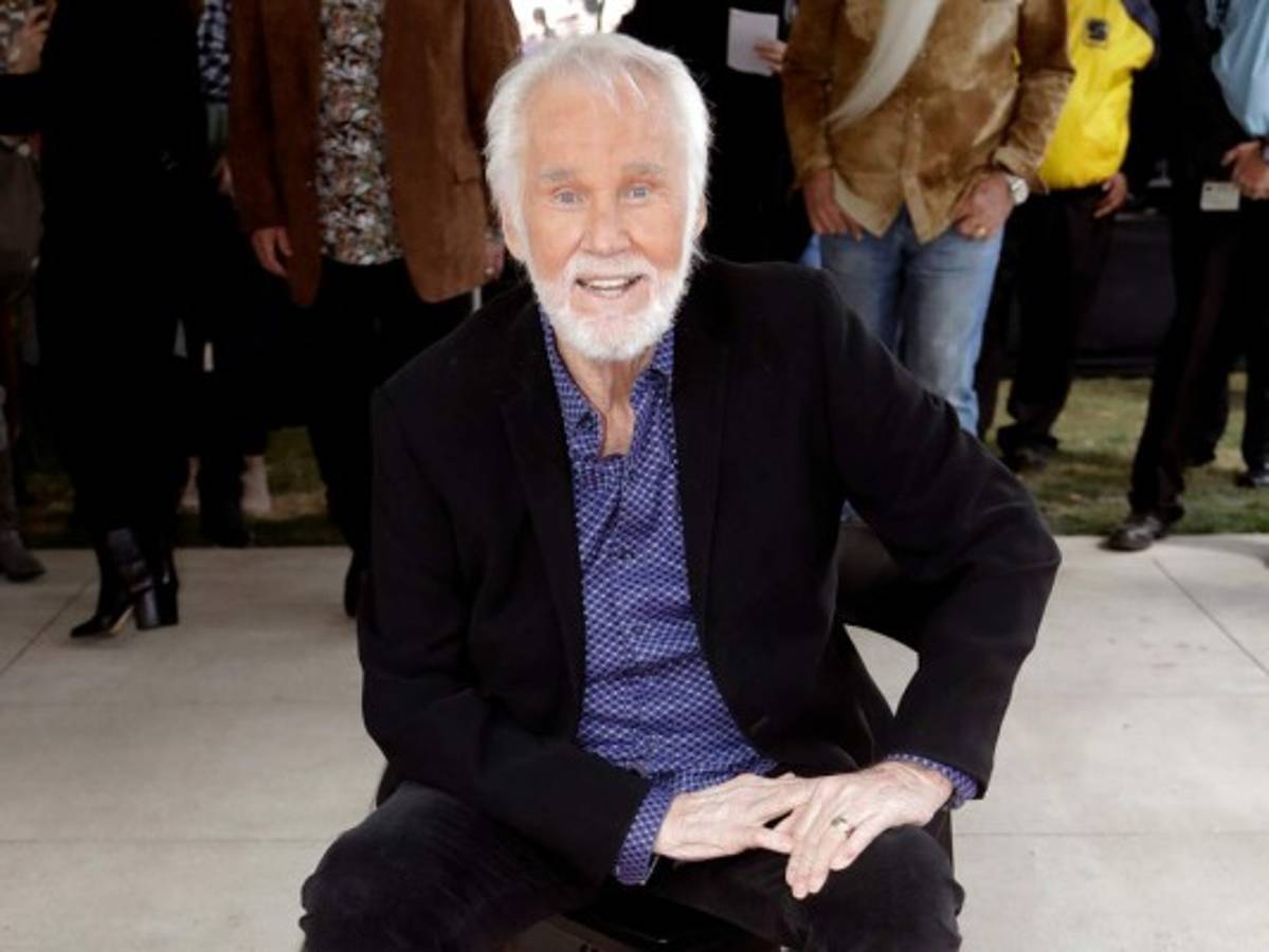 Muere cantante country Kenny Rogers a los 81 años  
