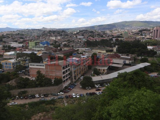 La capital sigue herida por el nefasto huracán Mitch