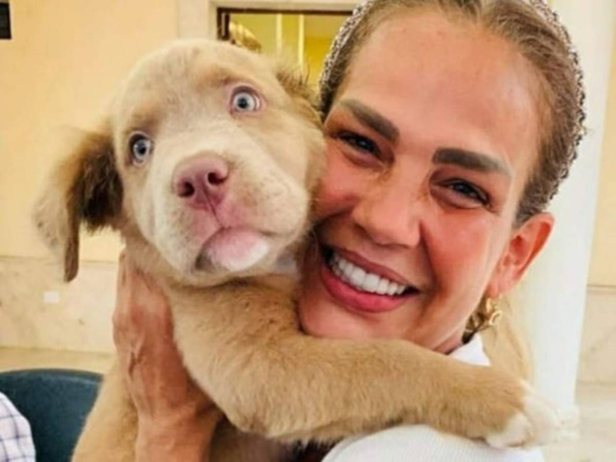 ¡22 años menor! Niurka Marcos muestra en público a su nuevo novio