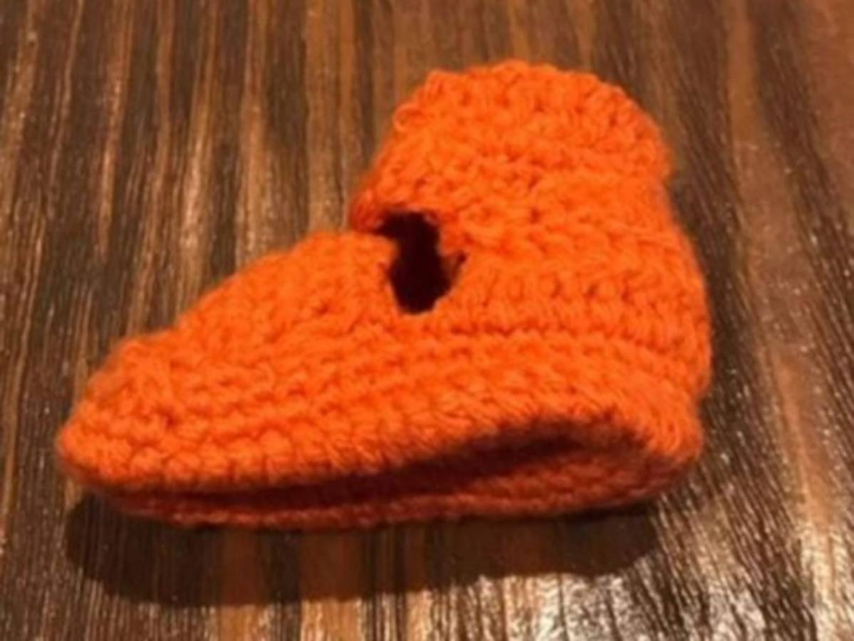 El regalo para su novio fue tejido por YosStop al interior de la cárcel, donde se ha dedicado a hacer diversas artesanías también para sus mascotas. Foto: Instagram justyoss