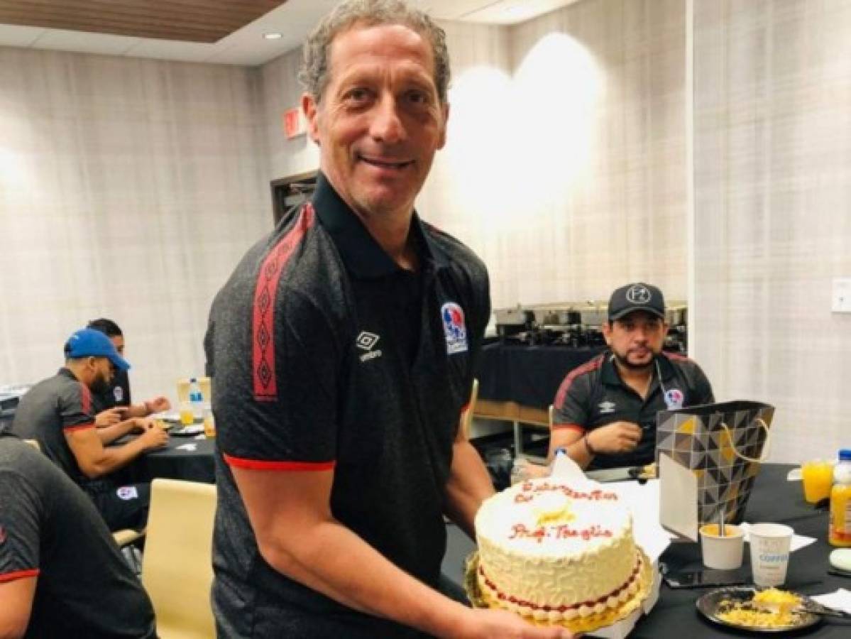 Pedro Troglio celebró su cumpleaños 56 en la pretemporada del Olimpia