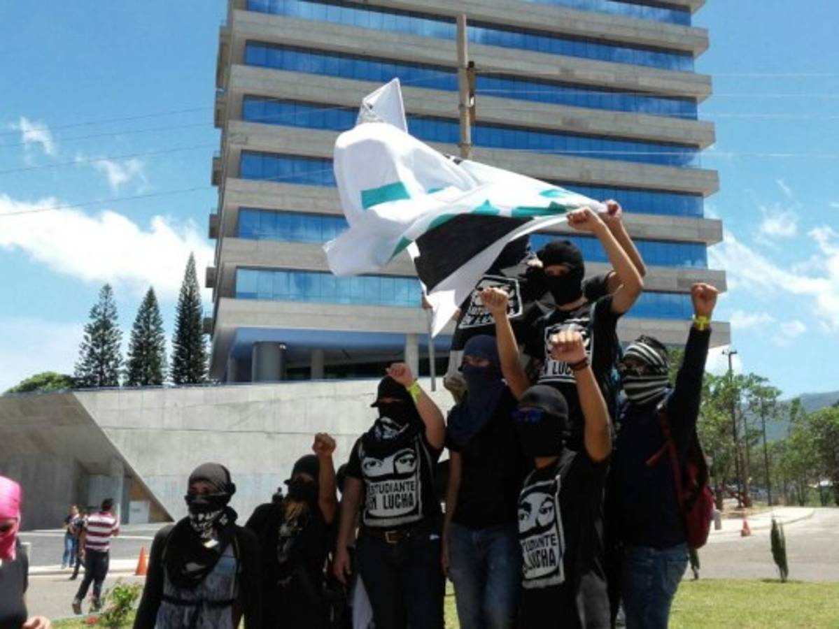 Concluye sin ningún acuerdo intento de diálogo entre autoridades y estudiantes