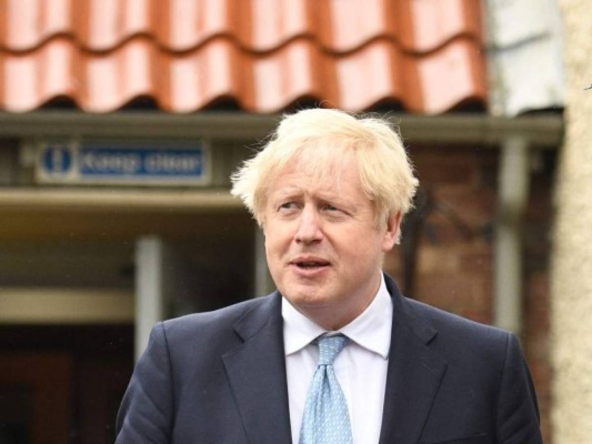 Primer ministro británico levantará restricciones de pandemia en Reino Unido
