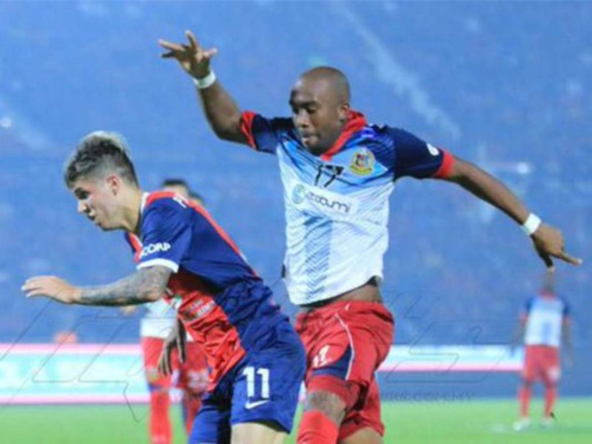 Futbolistas hondureños, perdidos de la élite, saltan a ligas emergentes