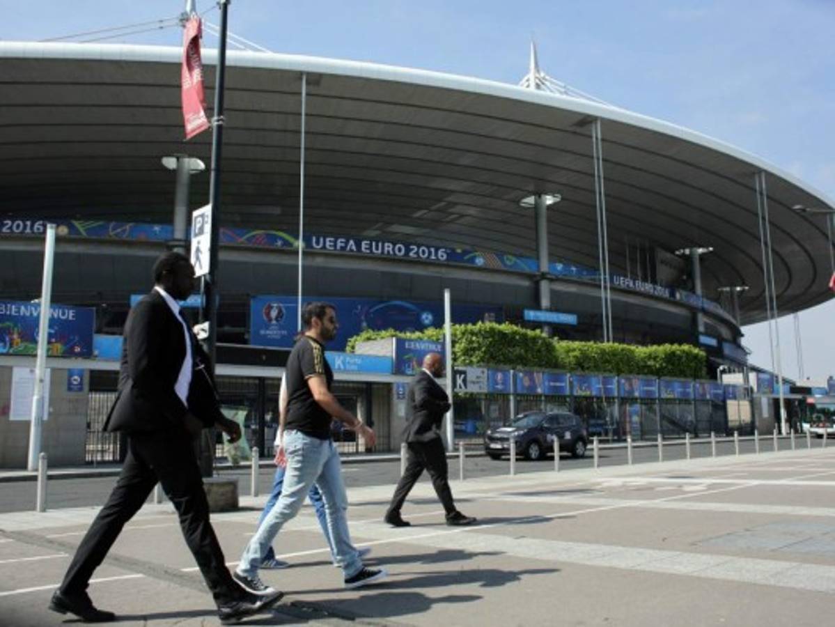 Los equipos llegan a Francia entre tensión social y amenaza terrorista