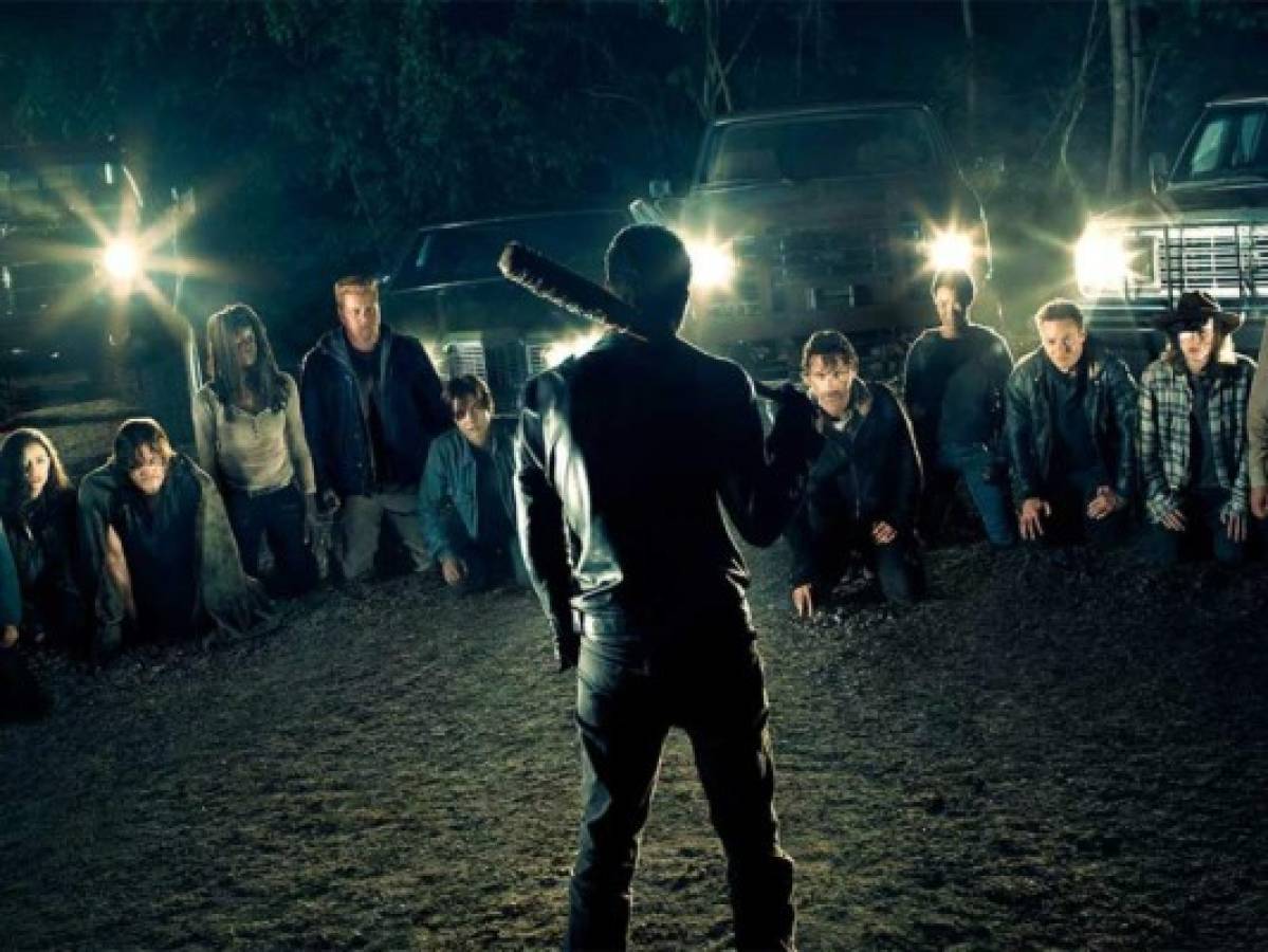 Doble de 'Walking Dead' cayó de cabeza en concreto