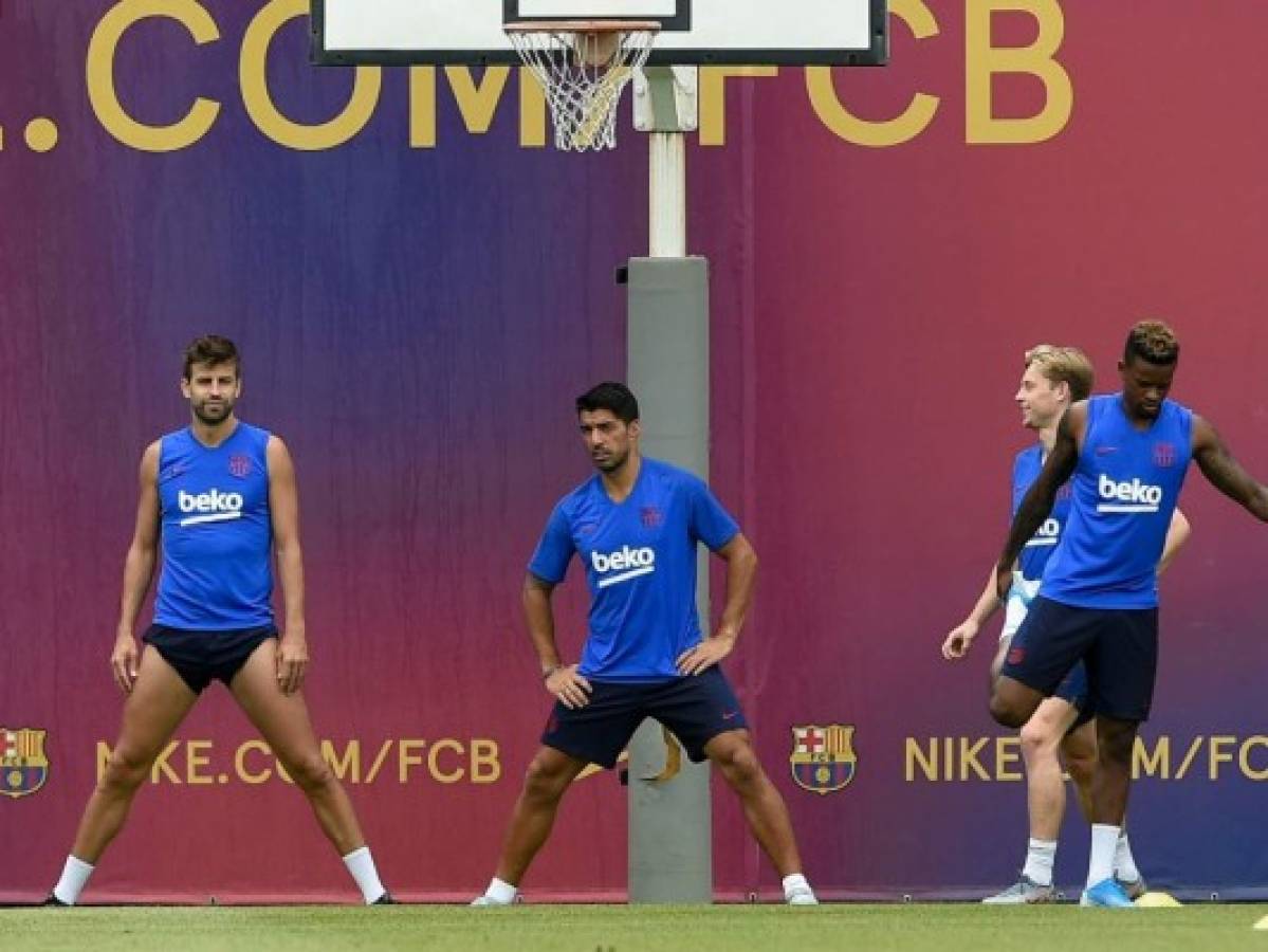 El delantero uruguayo Luis Suárez ya entrena con el Barcelona