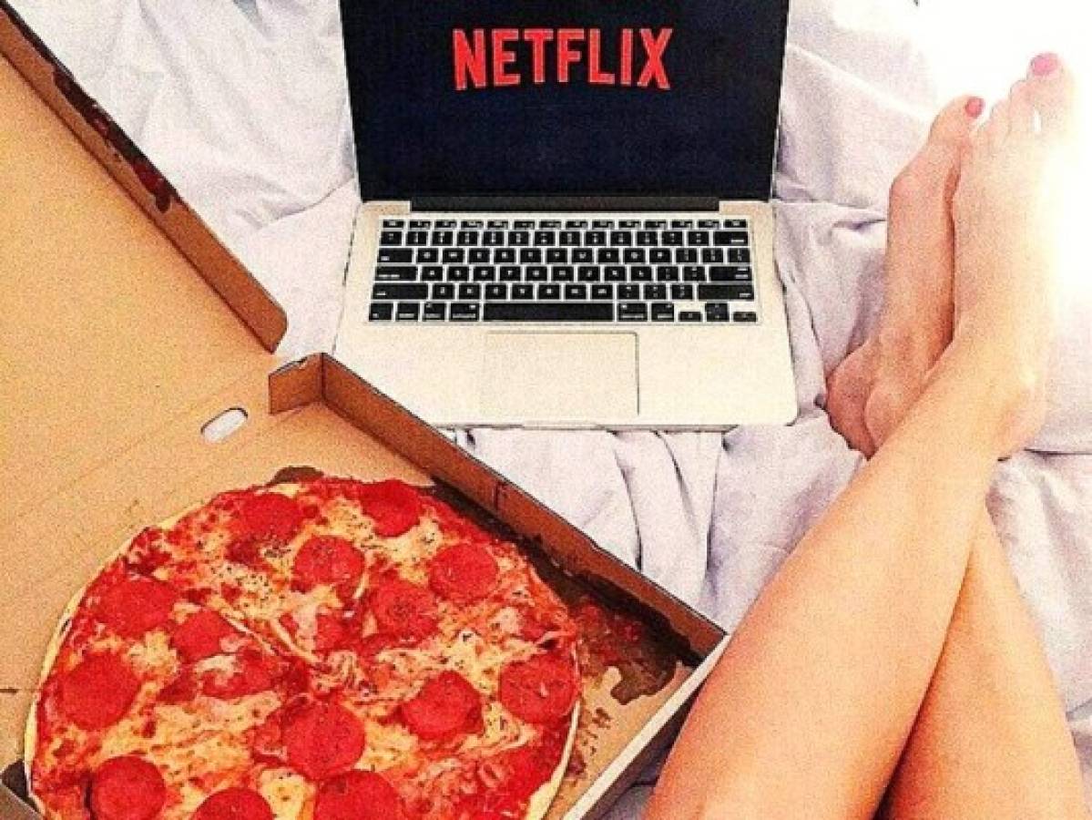 Empresa pagará 500 dólares a quien vea Netflix y coma pizza todo el día