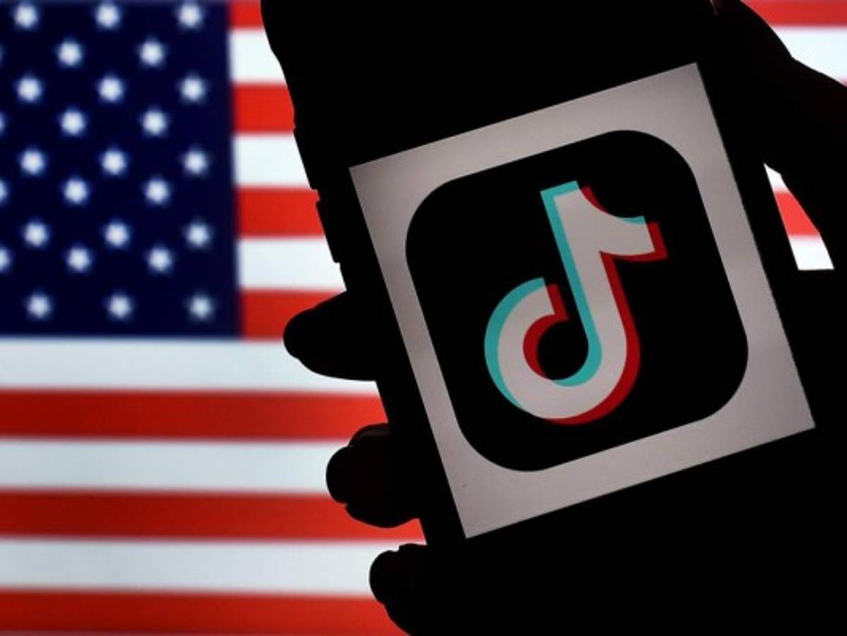 Trump prohíbe tratos con propietarios de TikTok y WeChat