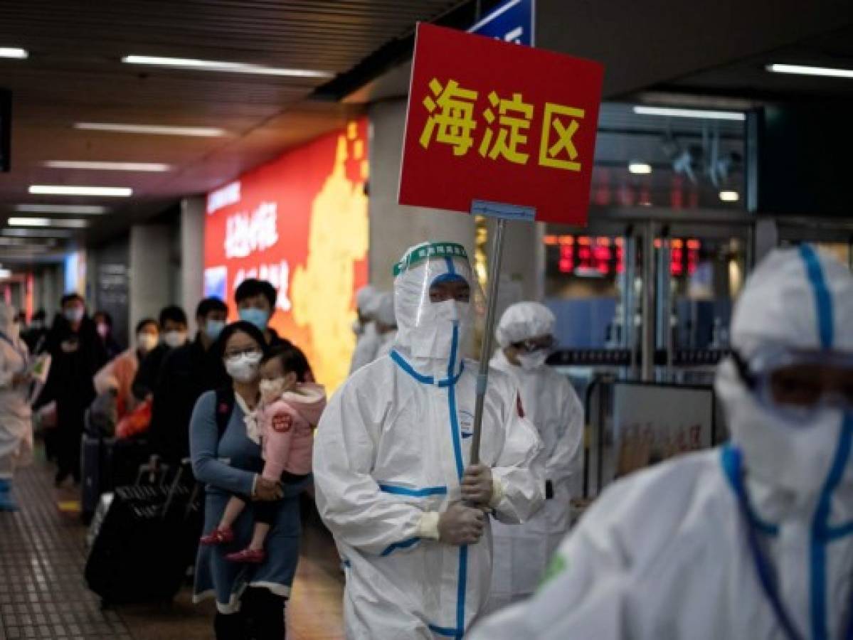 Países occidentales sospechan del origen chino del virus; que deja miles de muertos
