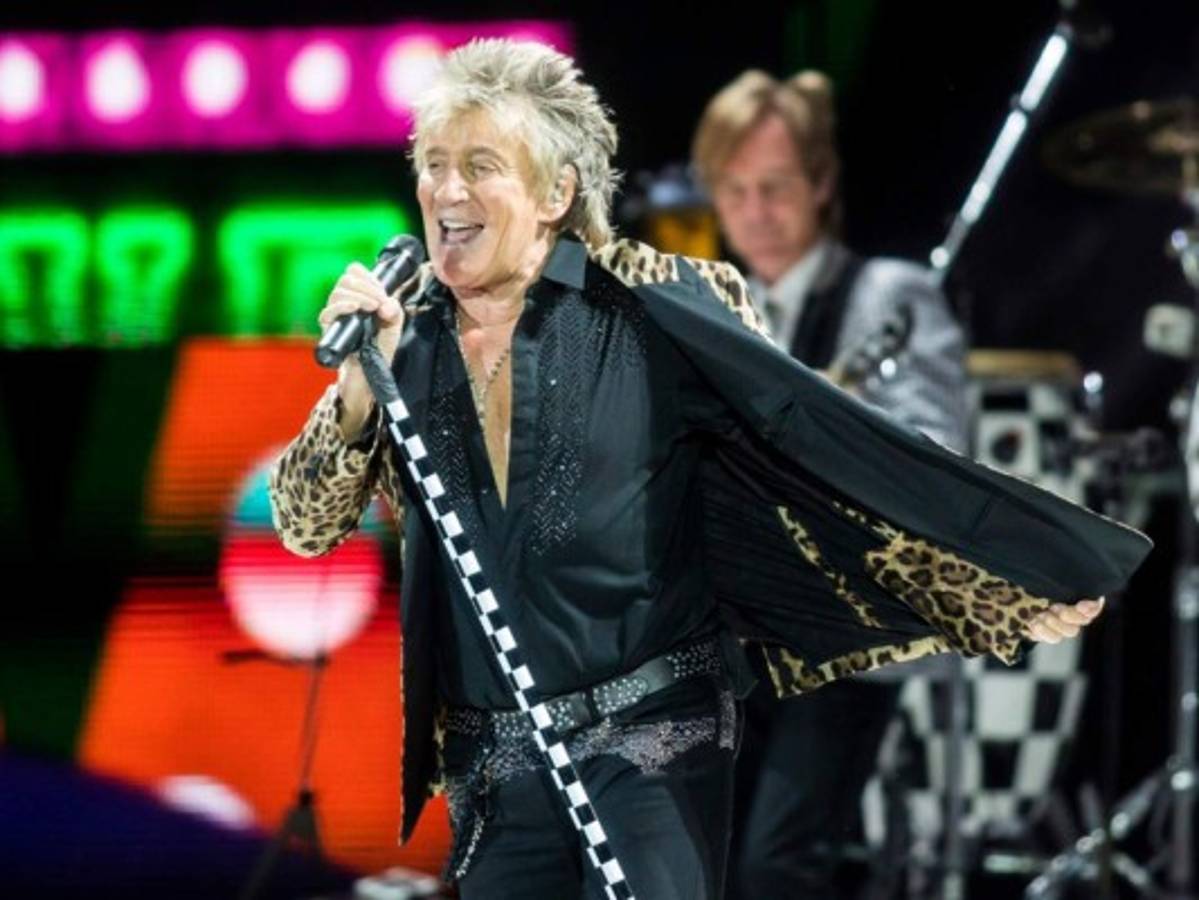 Rod Stewart y su hijo son acusados de agredir a un guardia