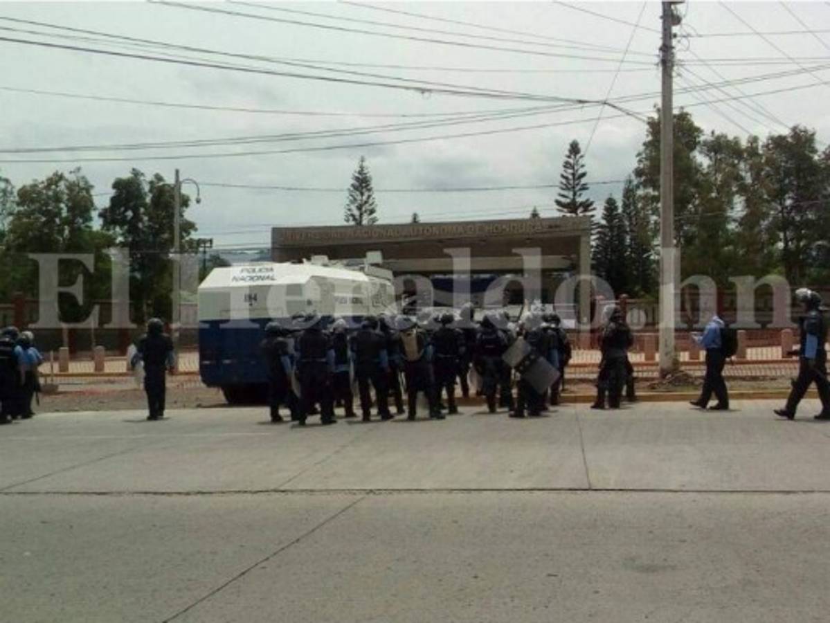 Estudiantes desalojan la UNAH de forma pacífica