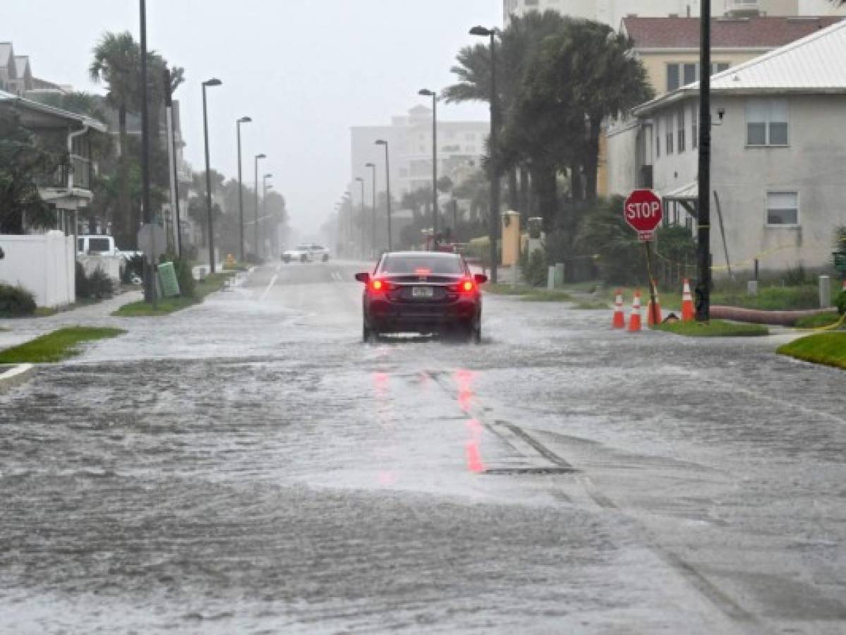 Debilitada pero peligrosa, la tormenta Irma cruza Florida