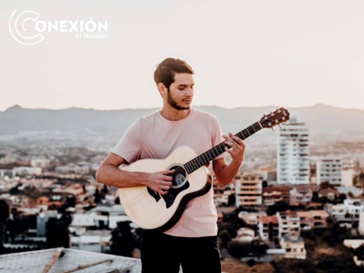 En primera fila: El artista hondureño Sergio Ortega nos presenta su videoclip 'Solo quiero'