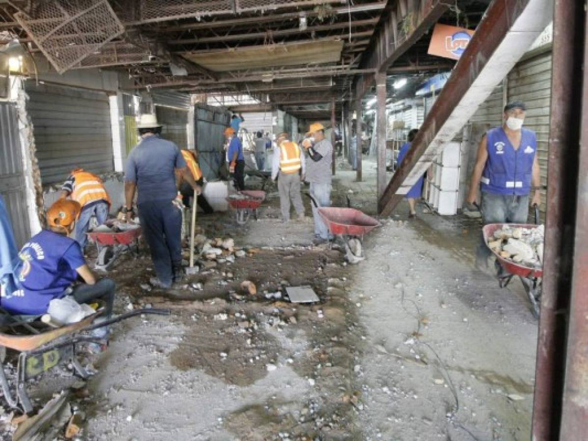 Comienzan a demoler los viejos puestos del mercado San Isidro de Comayagüela