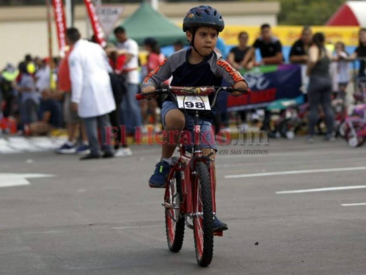 Niño sin mano gana tercer lugar en Vuelta Ciclística infantil de EL HERALDO