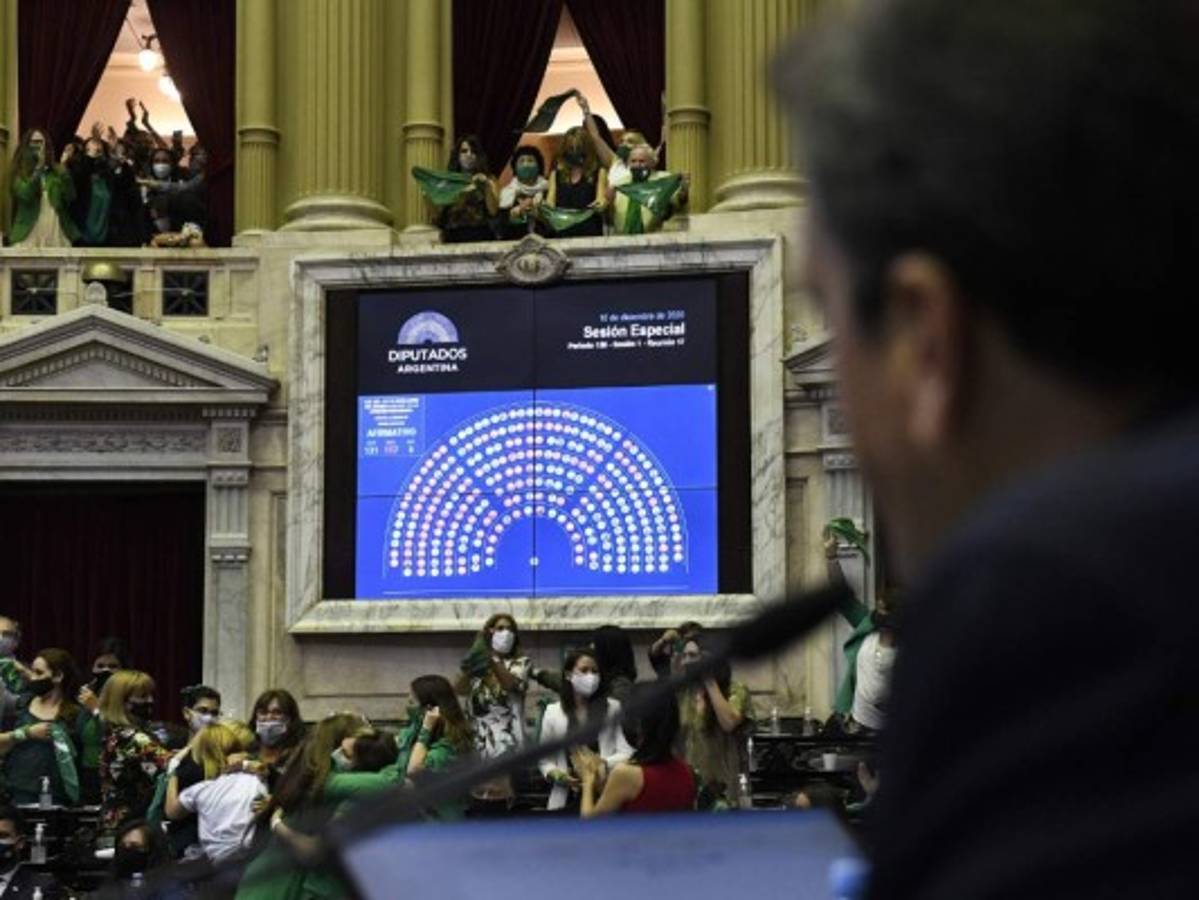 Diputados aprueban legalización del aborto en Argentina
