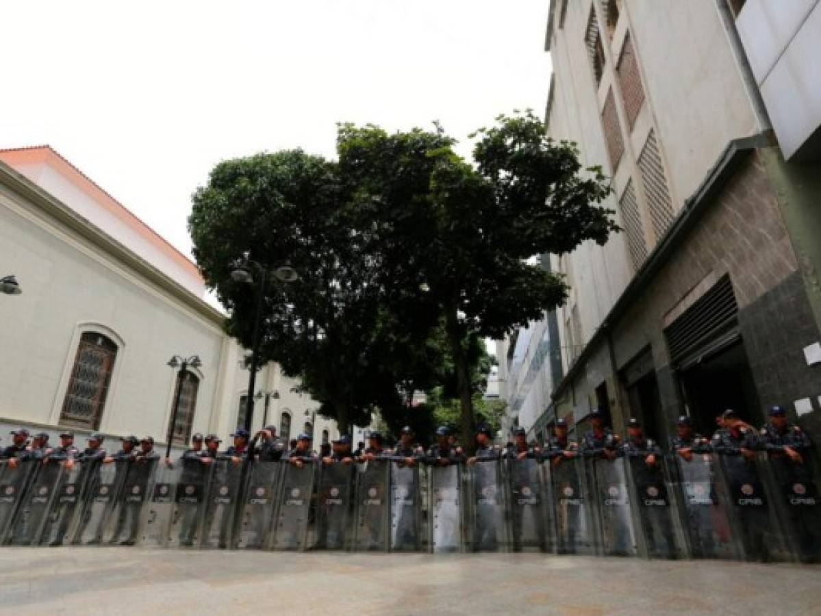 Venezuela: fuerzas de seguridad toman palacio legislativo