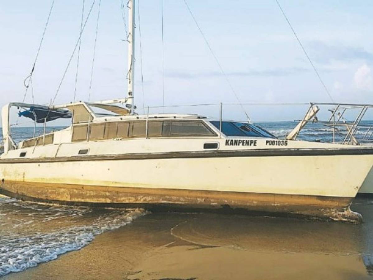 Honduras: Encallado hallan lujoso yate en playas de Iriona, Colón