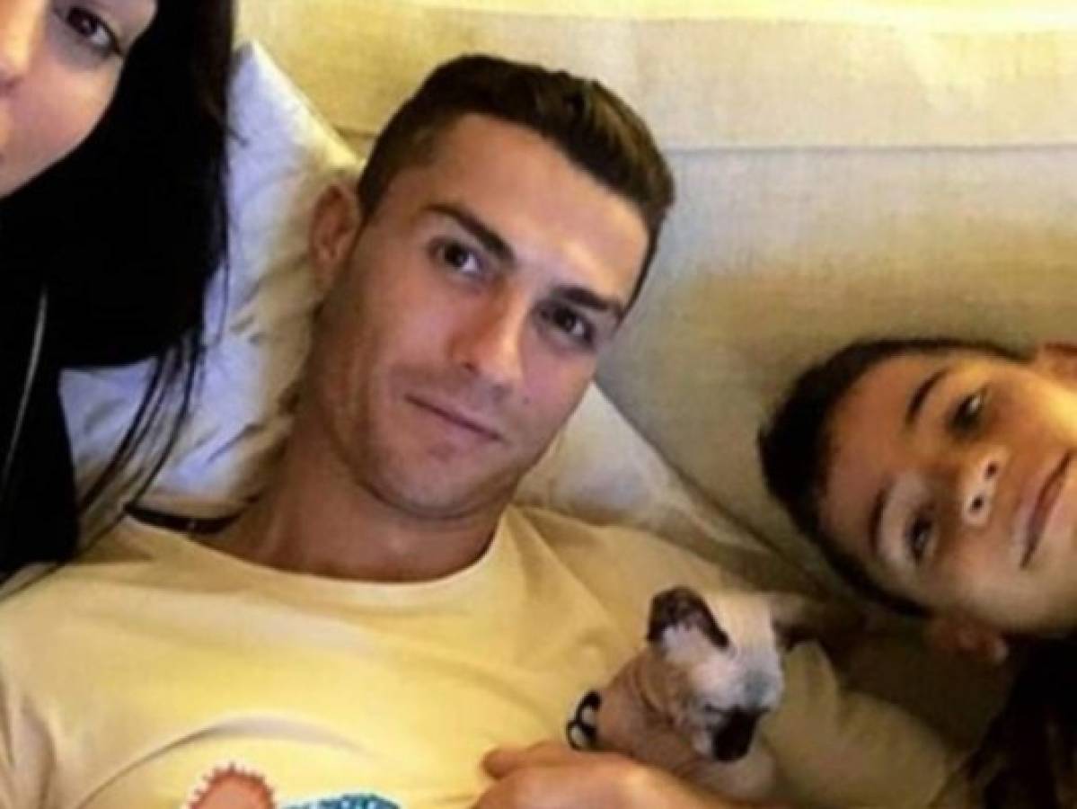 Cristiano Ronaldo envió a su gato en avión privado a España tras ser atropellado