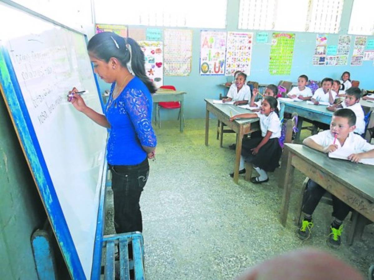 Honduras: Incrementan peticiones de traslados de maestros en oficina departamental