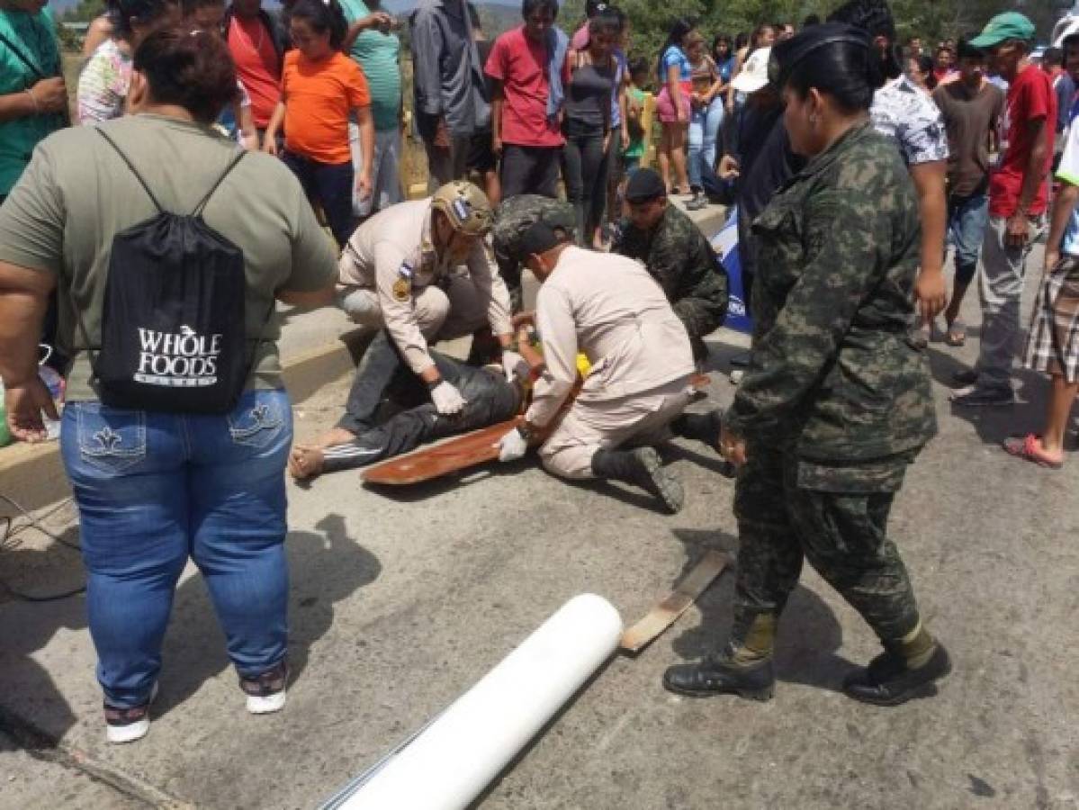 Aparatoso accidente deja ocho personas heridas en carretera a La Lima
