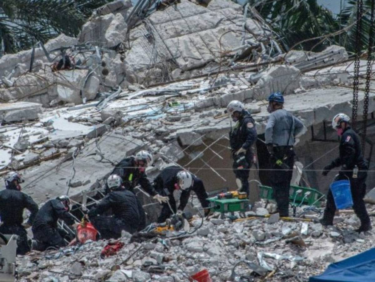 Suben a 27 los muertos en edificio colapsado en Florida; hay 118 desaparecidos