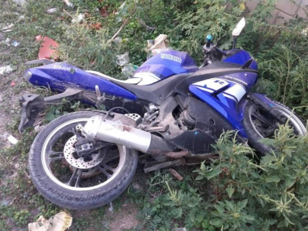 La motocicleta utilizada por los hechores para perseguir a la víctima fue dejada abandonada a cercanías del hecho violento.