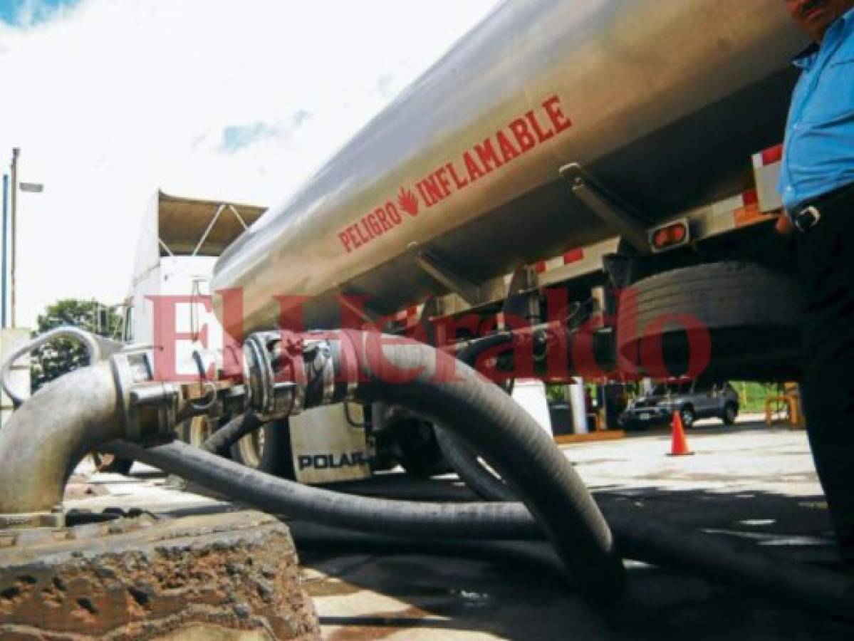 Leve baja a los precios de los combustibles se espera para este lunes en Honduras