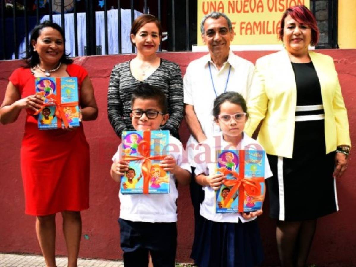 Entregan 562 libros para prevenir el abuso sexual en los niños de la capital de Honduras