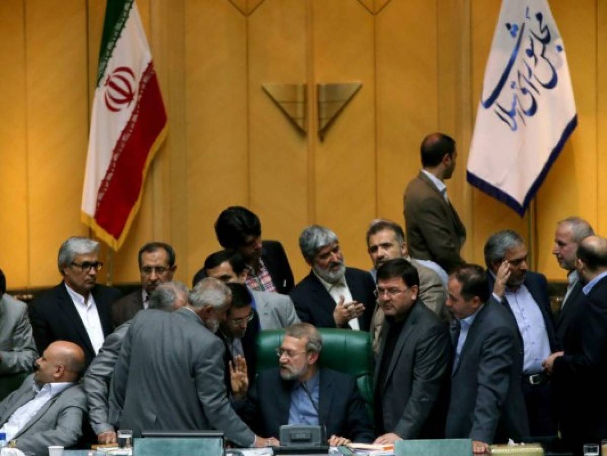 Parlamento iraní se reúne a puerta cerrada para debatir recientes manifestaciones