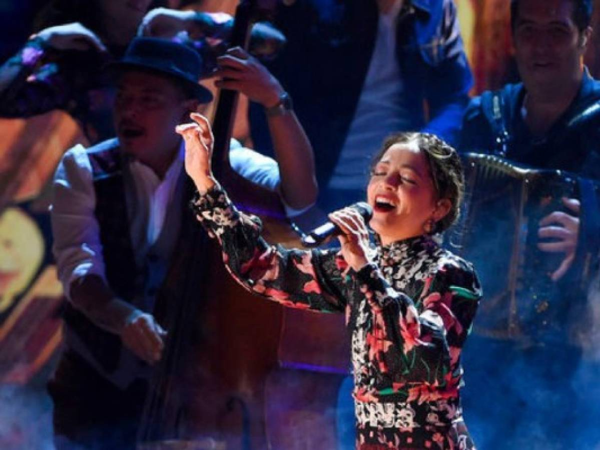 Natalia Lafourcade presentará nuevo tema en los Grammy