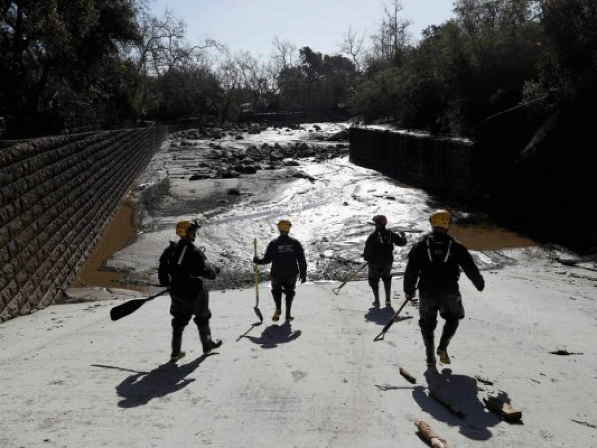 California busca víctimas de deslaves que dejaron 15 muertos  