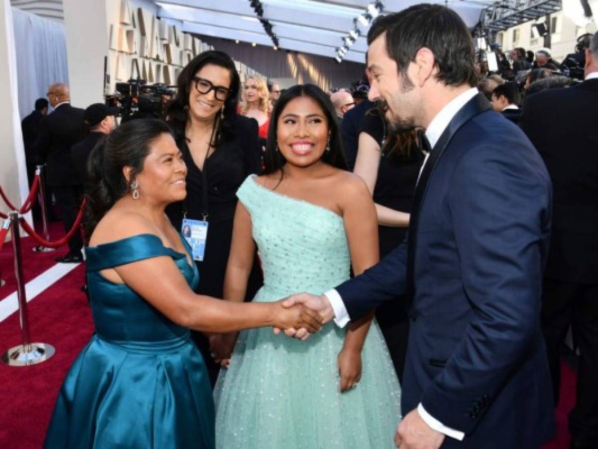 El gesto de Diego Luna con la mamá de Yalitza Aparicio en los premios Oscar 2019
