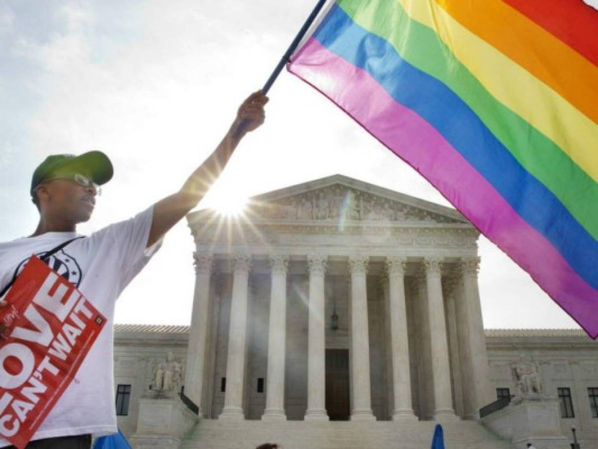 Legislatura aprueba derogar ley transgénero en Carolina del Norte