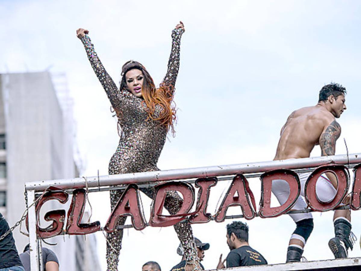 Sao Paulo monta fiesta con nuevo desfile del Orgullo Gay